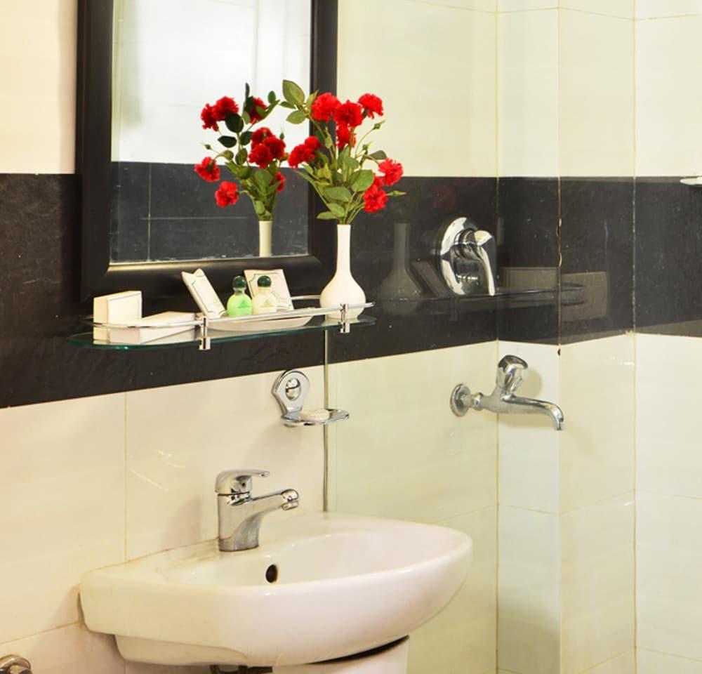Hotel Shanti Palace West Patel Nagar New Delhi Ngoại thất bức ảnh