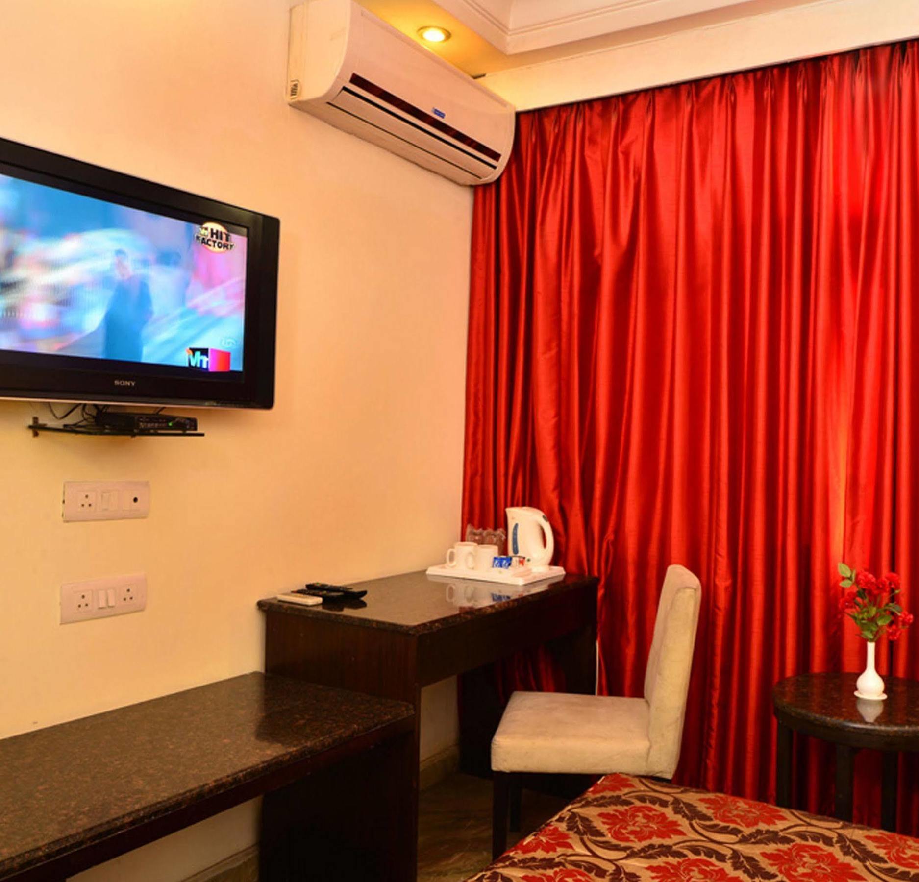 Hotel Shanti Palace West Patel Nagar New Delhi Ngoại thất bức ảnh